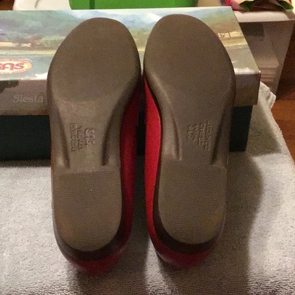 Red SAS Wink Shoes. - Picture 3 of 3
